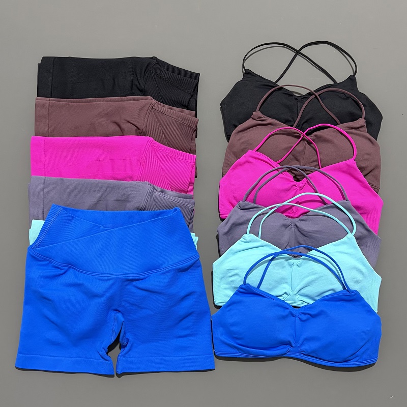Yoga Fitness Set - ชุดออกกำลังกาย 2 ชิ้นสำหรับผู้หญิง เสื้อครอปท็อปโยคะ กางเกงขาสั้นเอวสูงแบบรัดรูปไร้ตะเข็บ ชุดฟิตเนส
